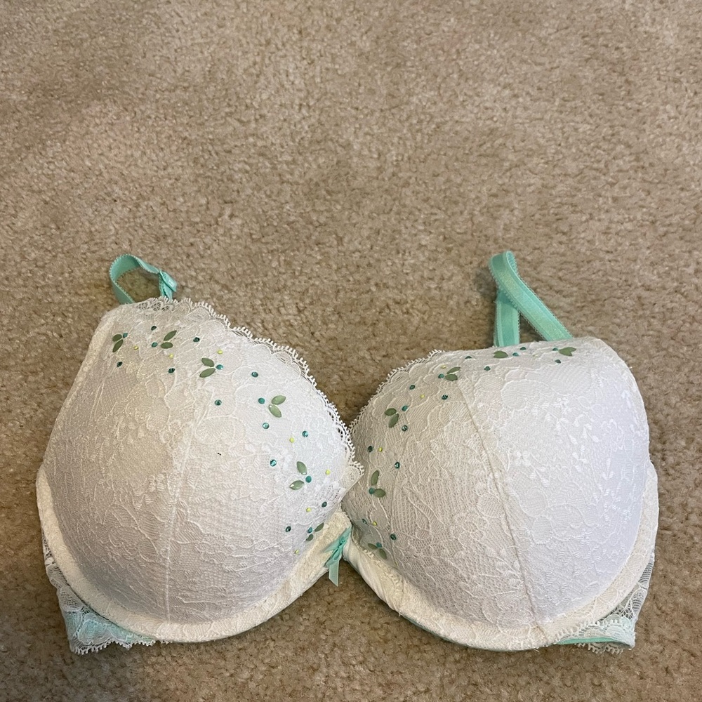 Victoria’s Secret Dream Angels Demi Push- Up White Lace Bra